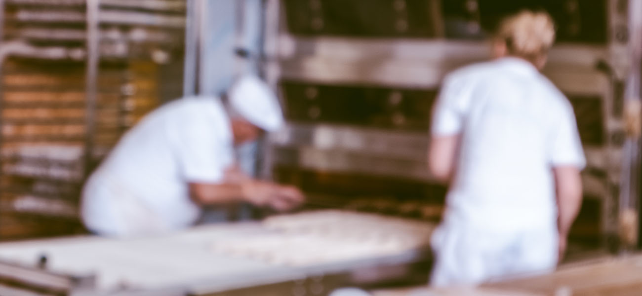 Ein Bäckereibetrieb bei der Produktion